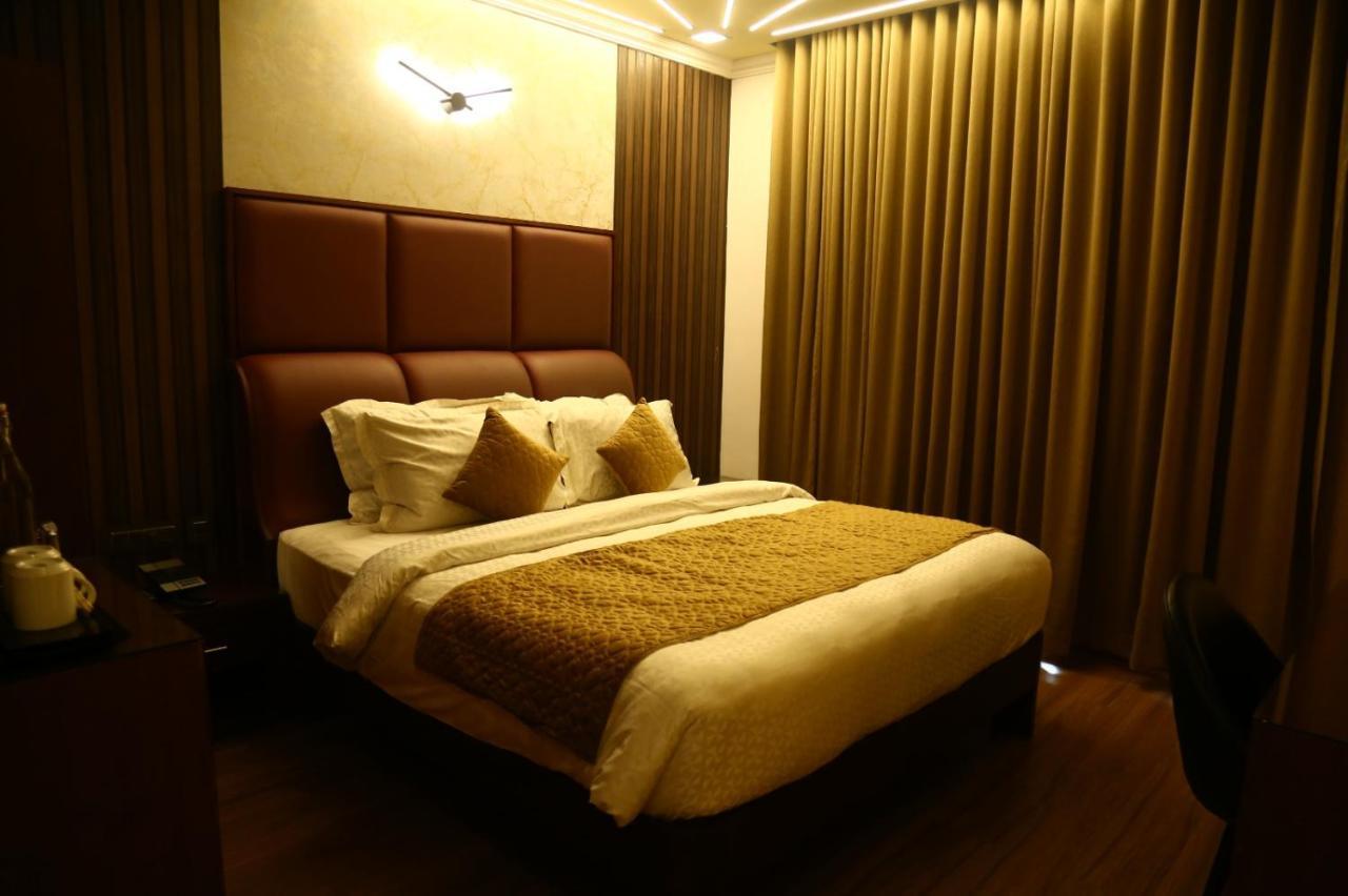 Saj Earth Resort & Convention Center , Kochi Nedumbassery Exterior photo