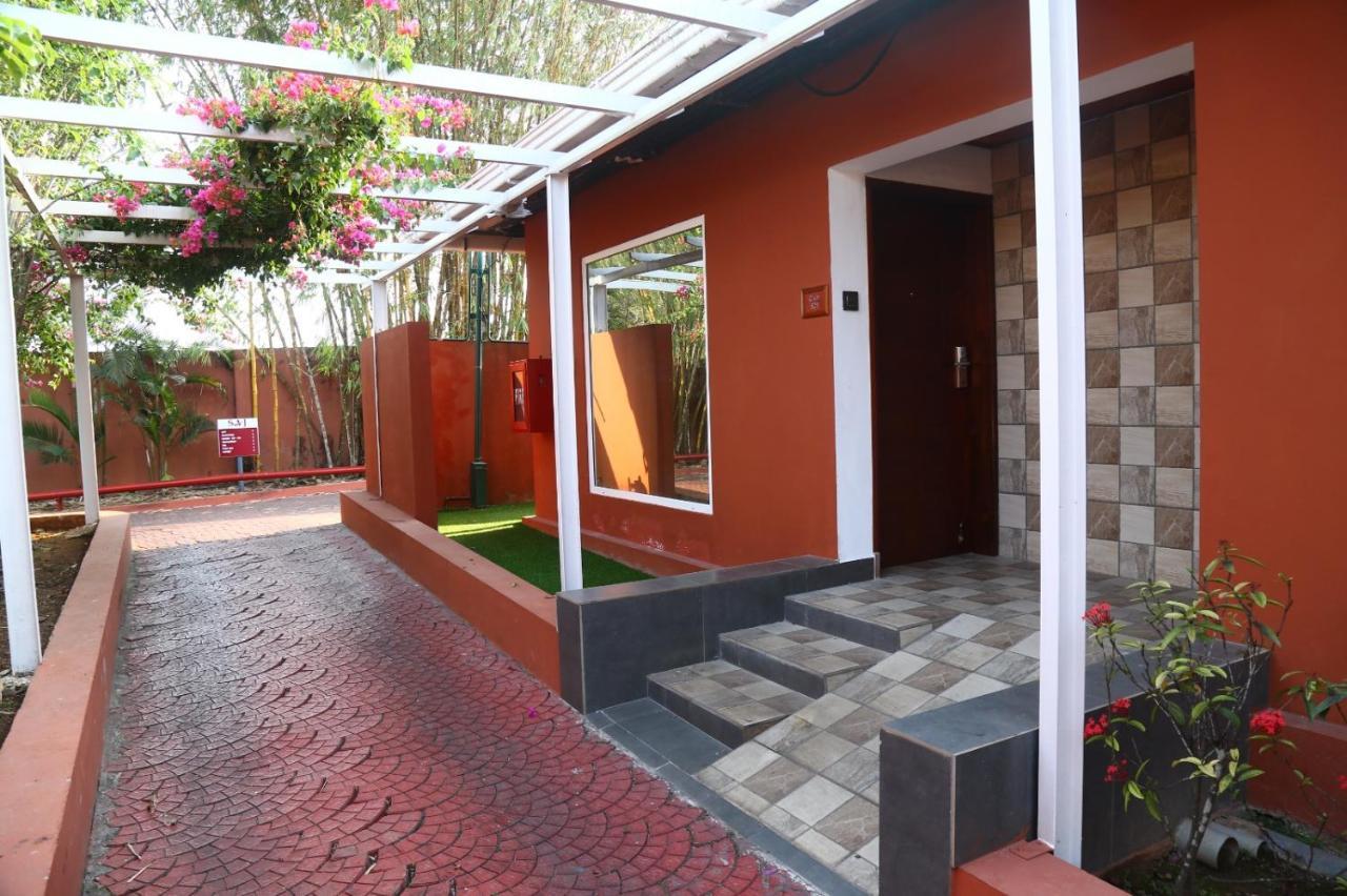 Saj Earth Resort & Convention Center , Kochi Nedumbassery Exterior photo
