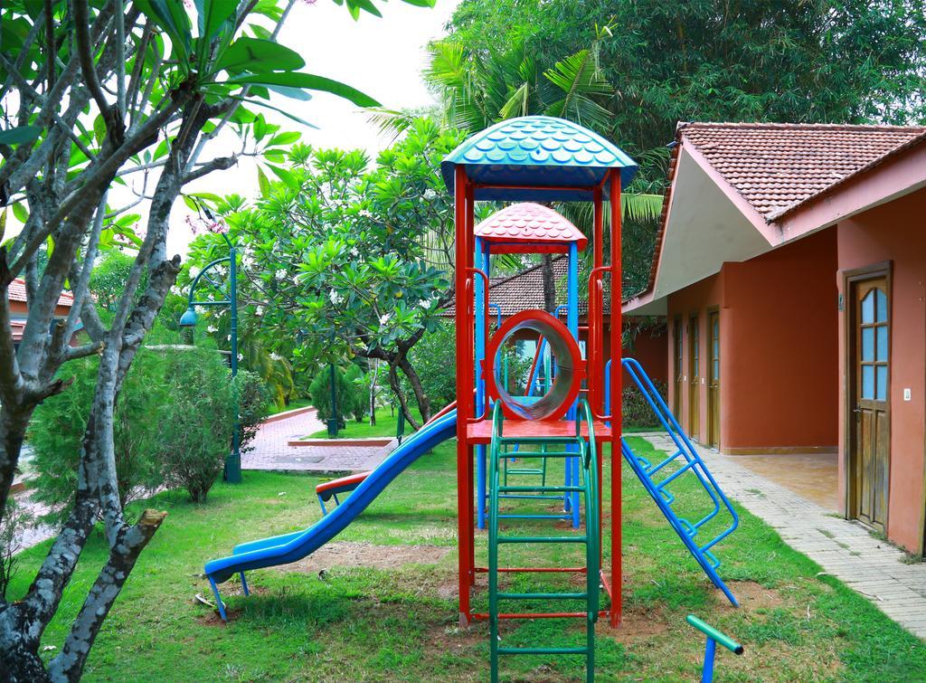 Saj Earth Resort & Convention Center , Kochi Nedumbassery Exterior photo